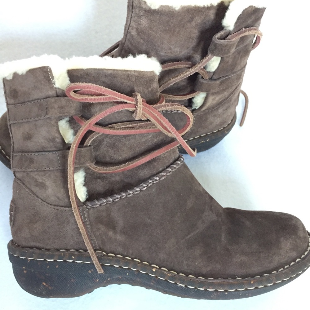 UGG Cove Boots in EUC Women’s Sz 6